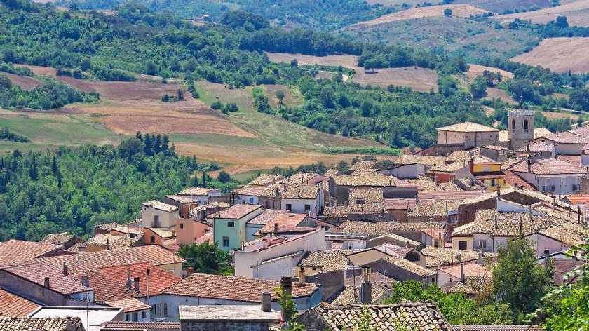 В Италии запустили новую программу: 5 тыс. евро за переезд в деревню