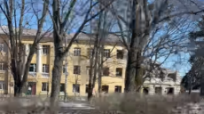 В Изюме разрушена школа (видео)