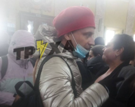 В Харькове мужчина под видом женщины пытался попасть на эвакуационный поезд