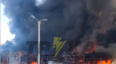 В Харькове после обстрела загорелся рынок (видео)