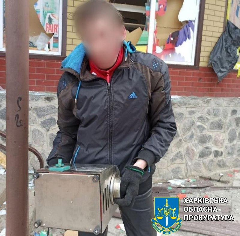 В Харькове мародер пытался украсть из разрушенного кафе промышленную мясорубку (фото)