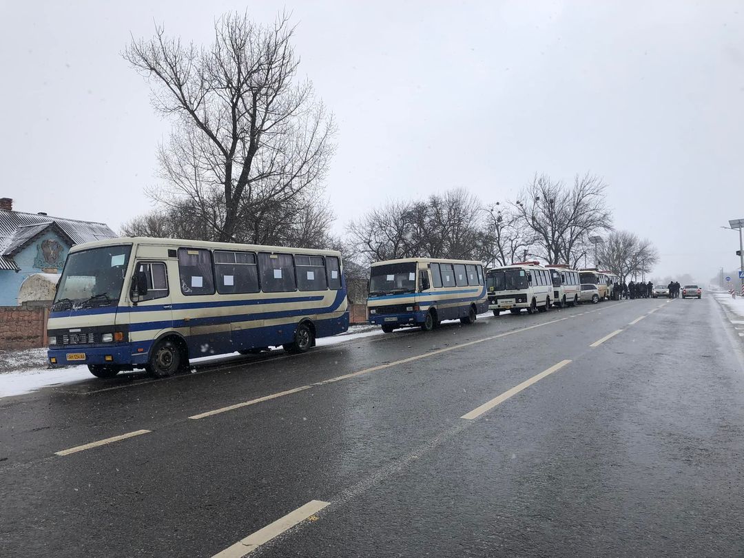 В Лозовой часть общественного транспорта перевели на нужды гуманитарной помощи