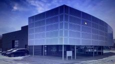 Мародеры в Харькове пытались украсть Porsche из автосалона