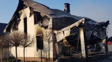 Харьковские спасатели продолжают тушить пожары и разбирать завалы (фото)
