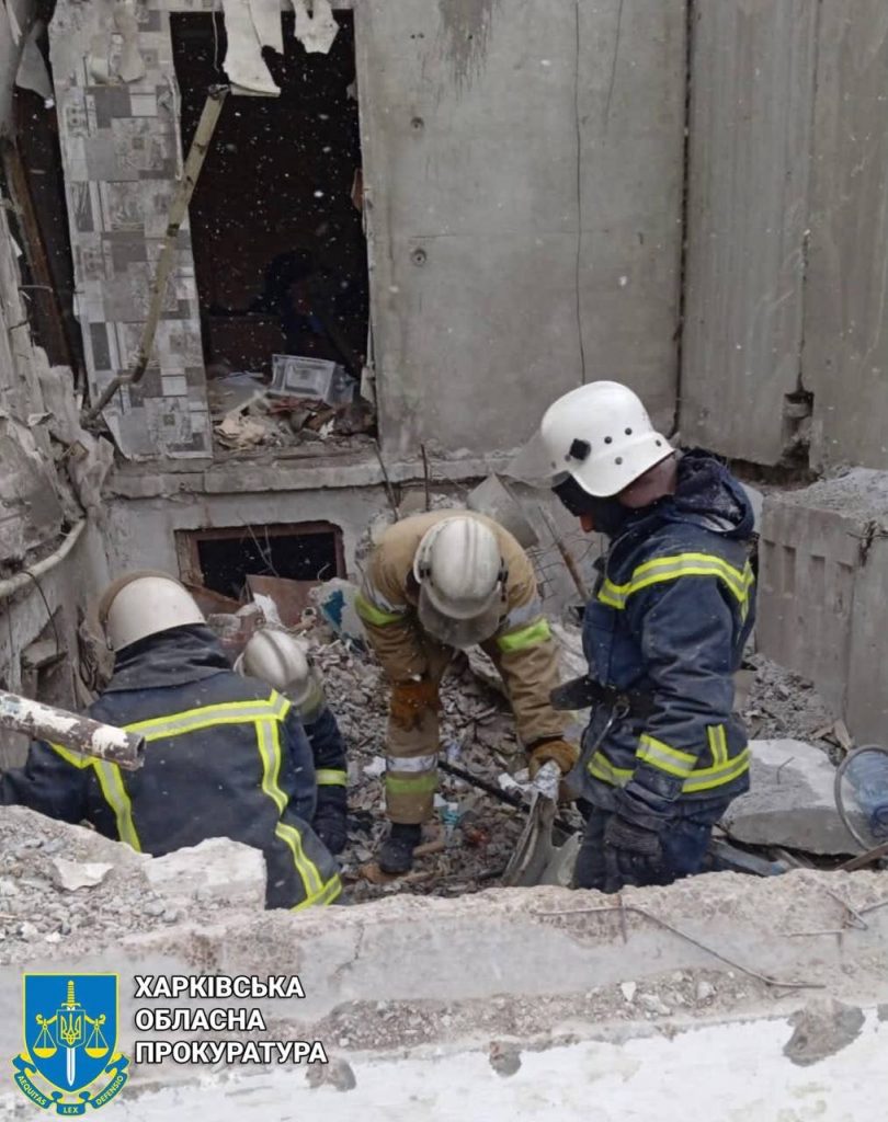 Авиаудар по жилому дому на Харьковщине: найдены тела двух детей и женщины, под завалами — около 6 человек