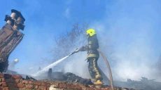 За сутки пожарные спасли 4 человек на пожарах (фоторепортаж)