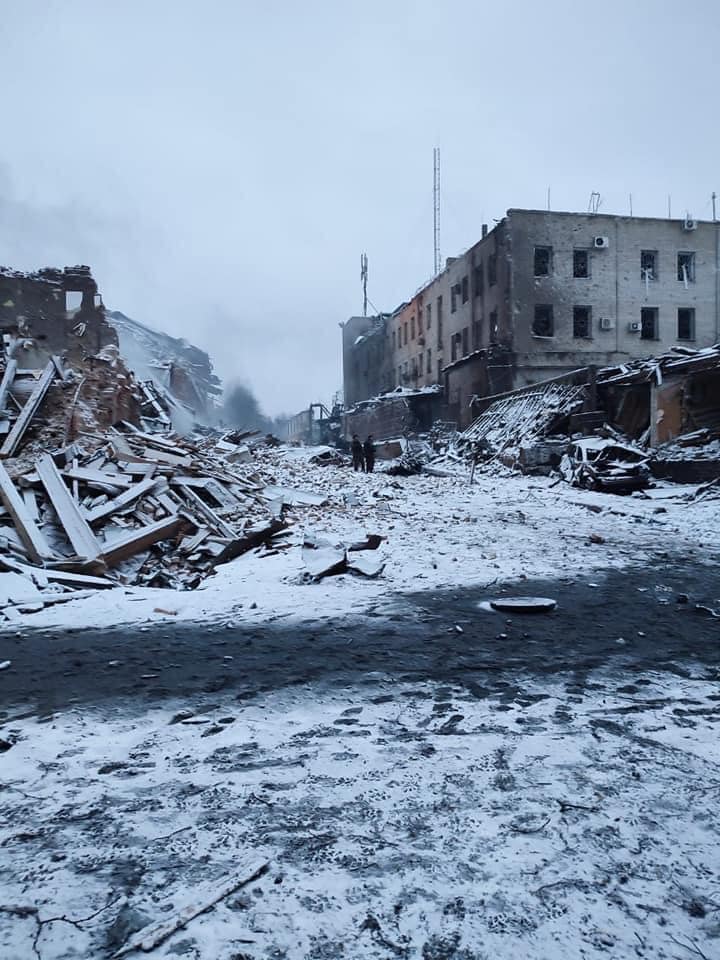 Во время обстрелов заключенные и охранники прячутся в бомбоубежищах вместе с гражданскими