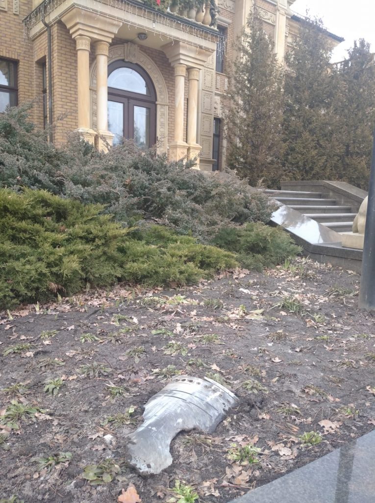 Во двор президентской дачи в Конча-Заспе упал, вероятно, обломок ракеты, — пресс-секретарь Зеленского