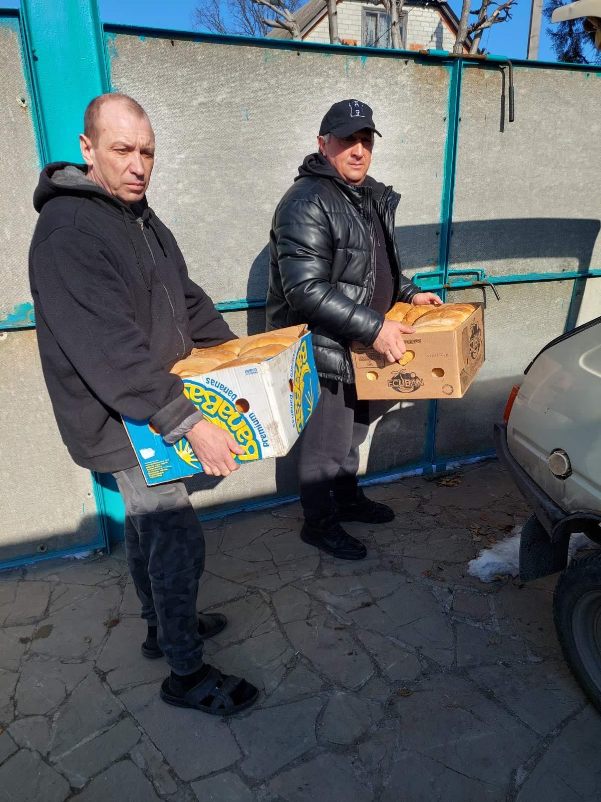 В Дергачевском районе развозят хлеб