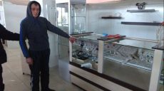 На Центральном рынке в Харькове задержали двух мародеров, пытавшихся украсть ювелирку (видео)