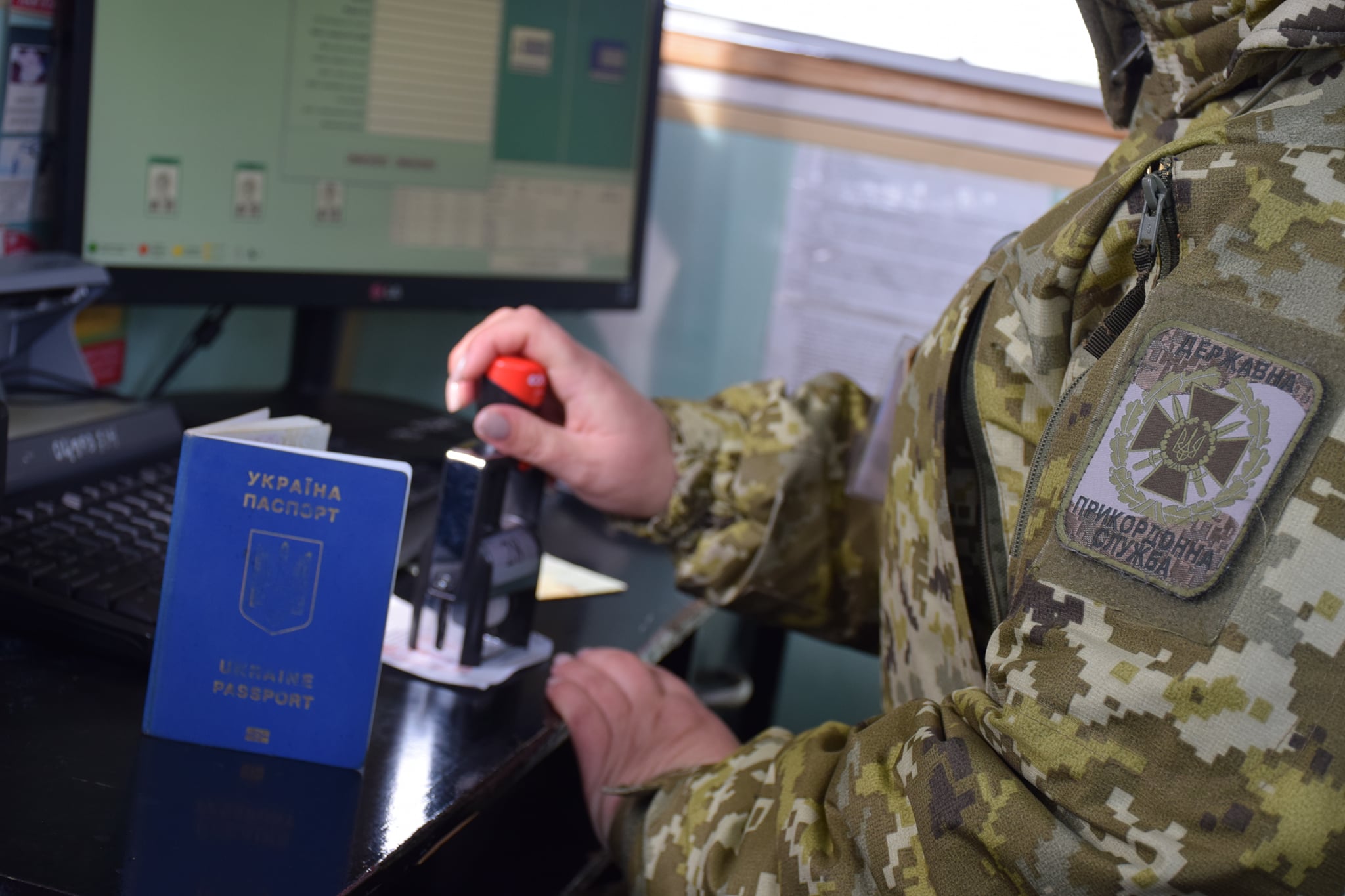 Харьковчанин «сорил деньгами» на границе, но не смог выехать из Украины