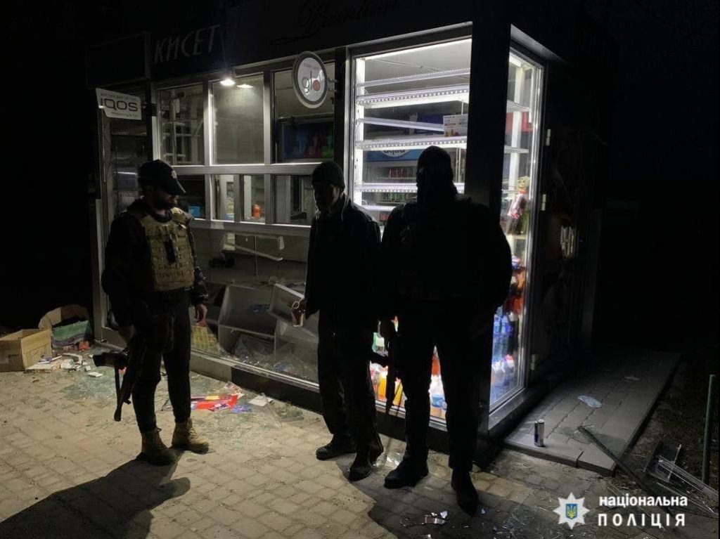 В Харькове продолжают «отлов» мародеров, которые крушат киоски с алкоголем и сигаретами