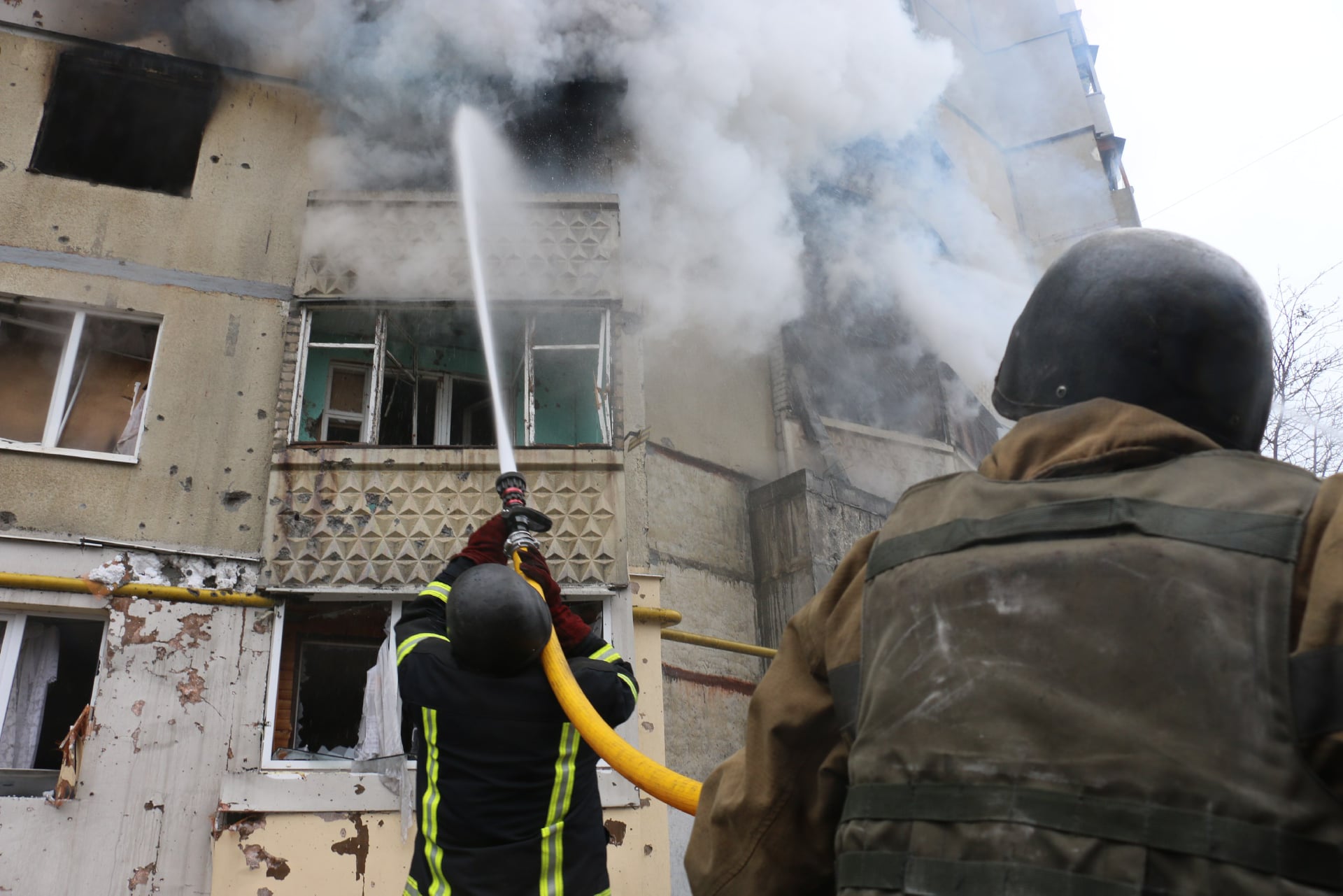 Спасатели с утра 31 марта тушили пожары в многоэтажках на Салтовке (фото)