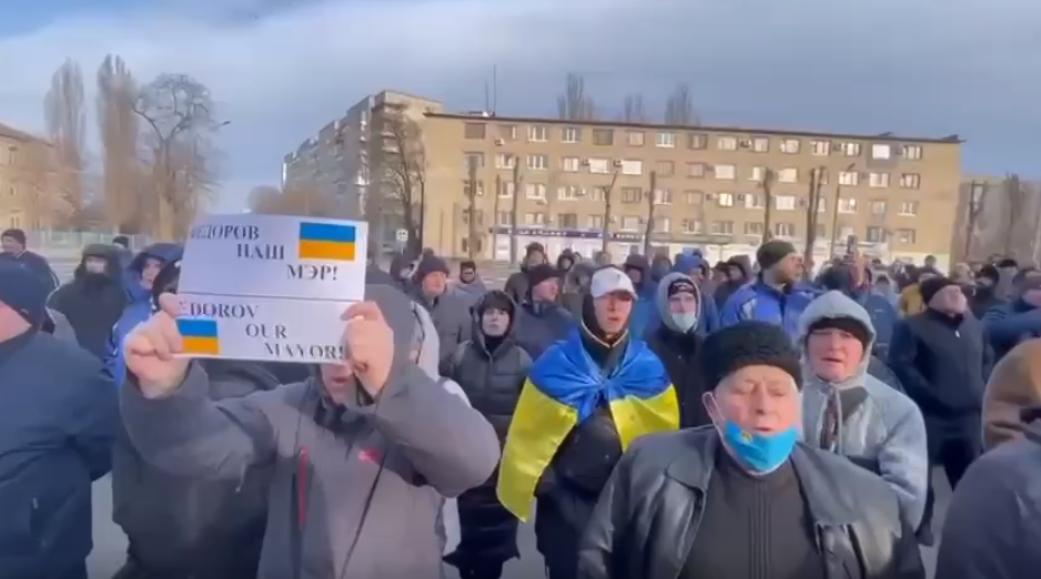 Более 2000 жителей Мелитополя вышли на митинг с требование освободить похищенного мэра города (видео)
