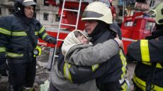 В Киеве снаряд попал в многоэтажку — два человека убиты, трое госпитализированы (видео, фото)