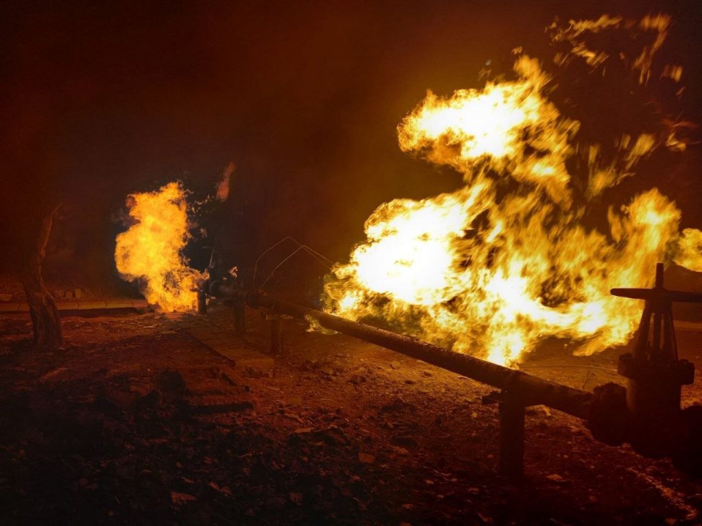 В Харьковской области горела установка комплексной подготовки газа (фото)