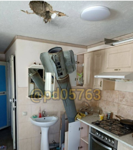На Харьковщине на кухню залетела ракета (фото)