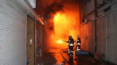 Продолжается ликвидация пожара на рынке «Барабашово» в Харькове (фото)