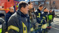 В Харькове в последний путь провели погибшего спасателя (видео)
