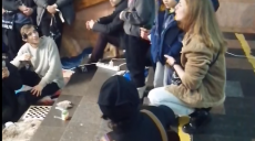 Дети исполнили гимн Украины в метро Харькова (видео)