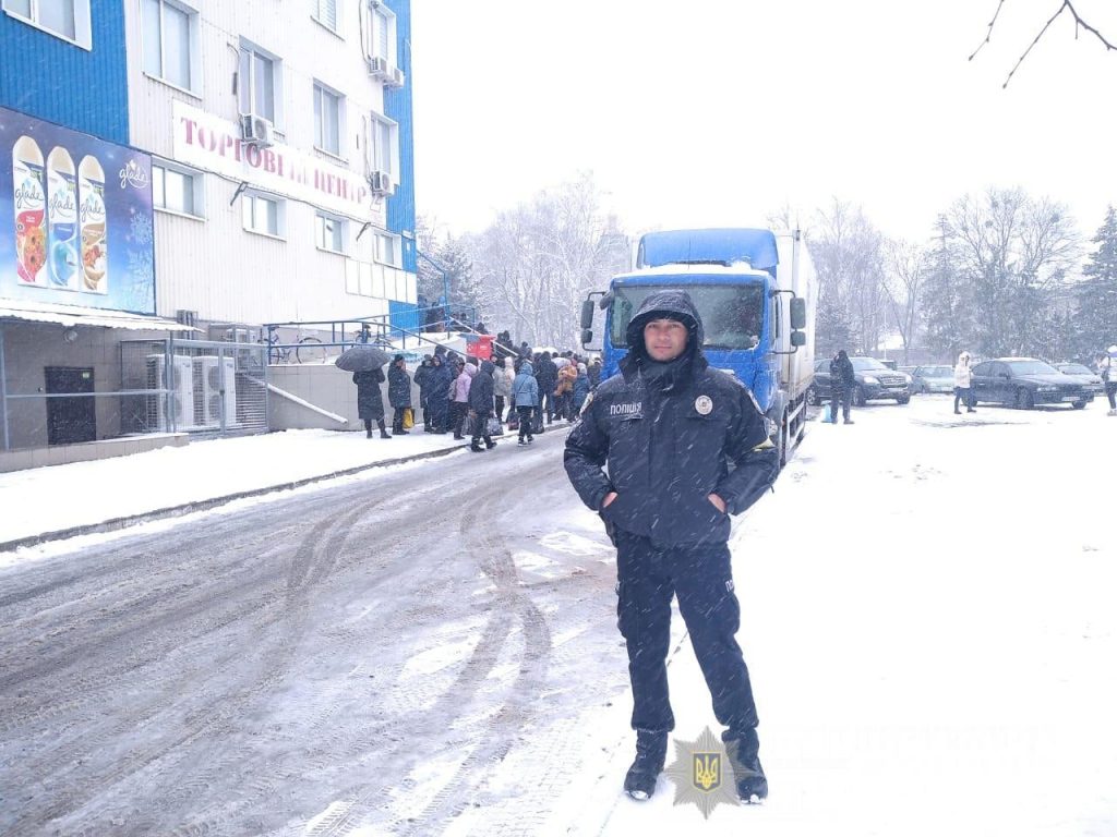 Полиция контролирует оперативную обстановку в Харькове и в области