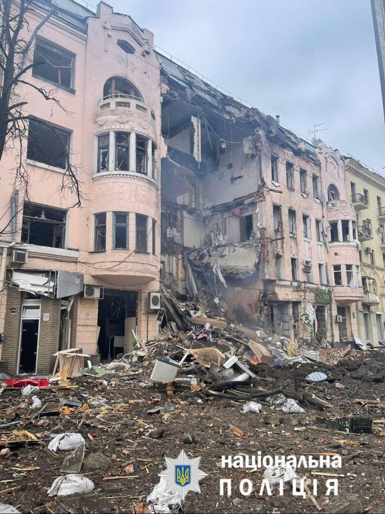 Разрушение дома в центре Харькова: количество пострадавших устанавливается (видео, фото)