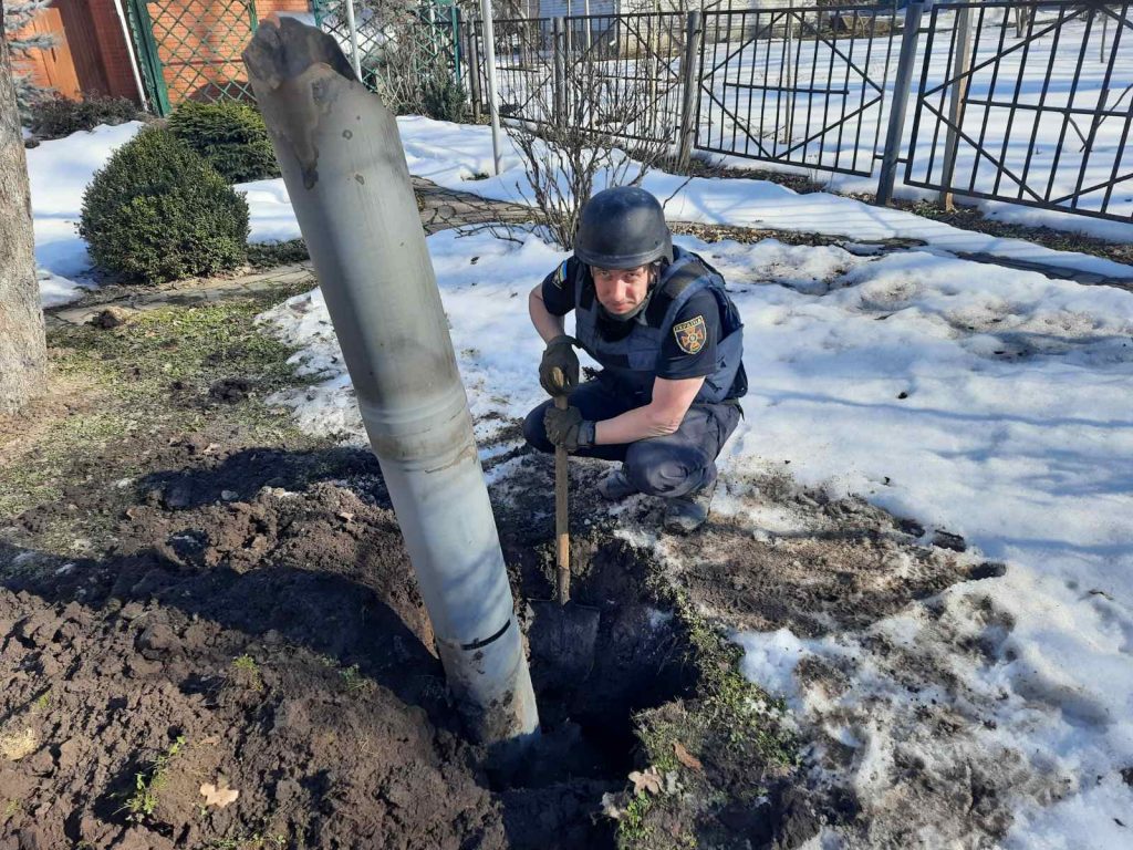 На Харьковщине саперы продолжают обезвреживать неразорвавшиеся боеприпасы (фото)