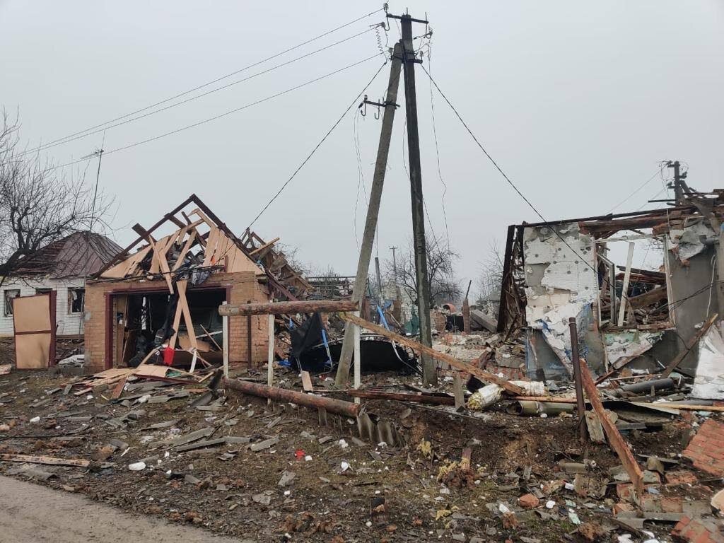 Оккупанты авиаударом почти полностью уничтожили село в Харьковской области (фото)
