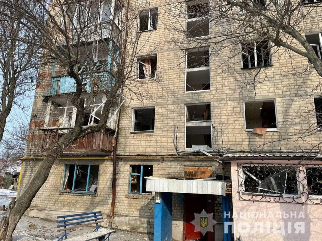 Спасатели разбирают завалы домов, разрушенных 9 марта в Харькове и области (фото)