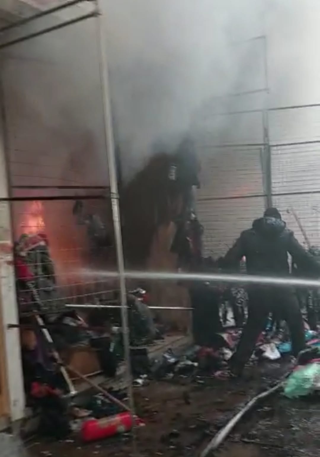 На рынке «Барабашово» в результате обстрела снова возник пожар (фото)