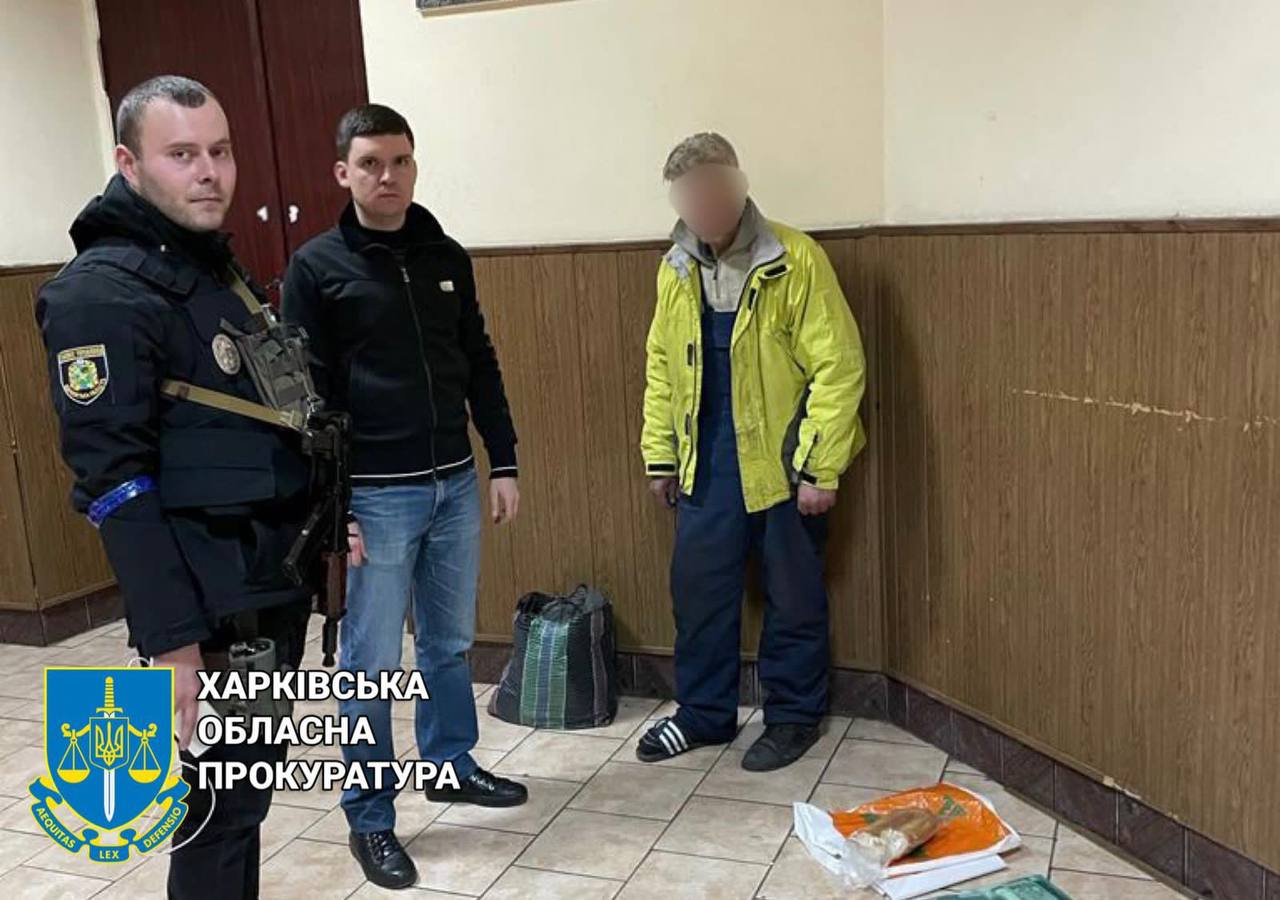На харьковском вокзале мужчина украл у пассажира пакет с документами и деньги (фото)