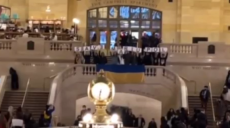 В Нью-Йорке на вокзале провели флешмоб: Save Mariupol (видео)