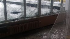 На Харьковщине в Дергачах оккупанты обстреляли лицей (фото)