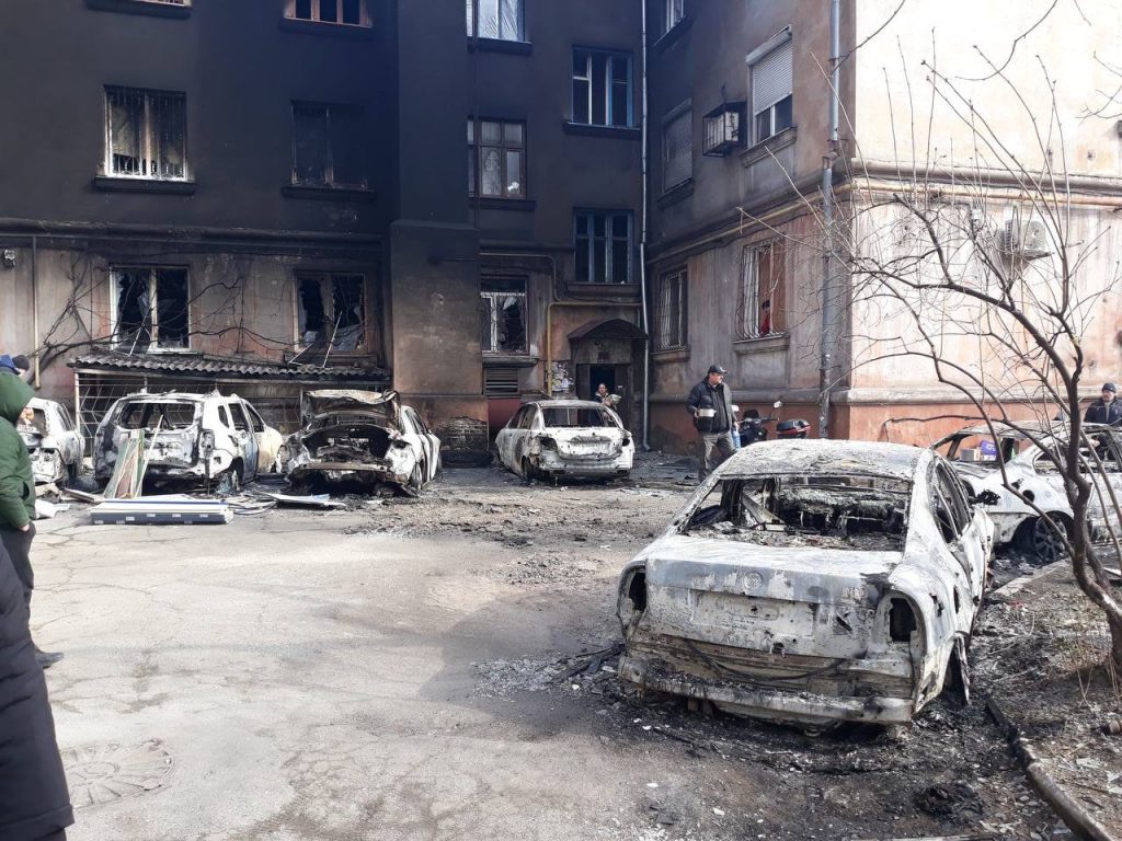 В Мариуполе не осталось ни одного целого здания, люди пьют воду из луж — заместитель мэра (фото)