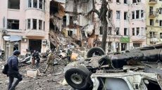Спасатели ГСЧС разбирают завалы обрушившихся зданий в Харькове (фото)