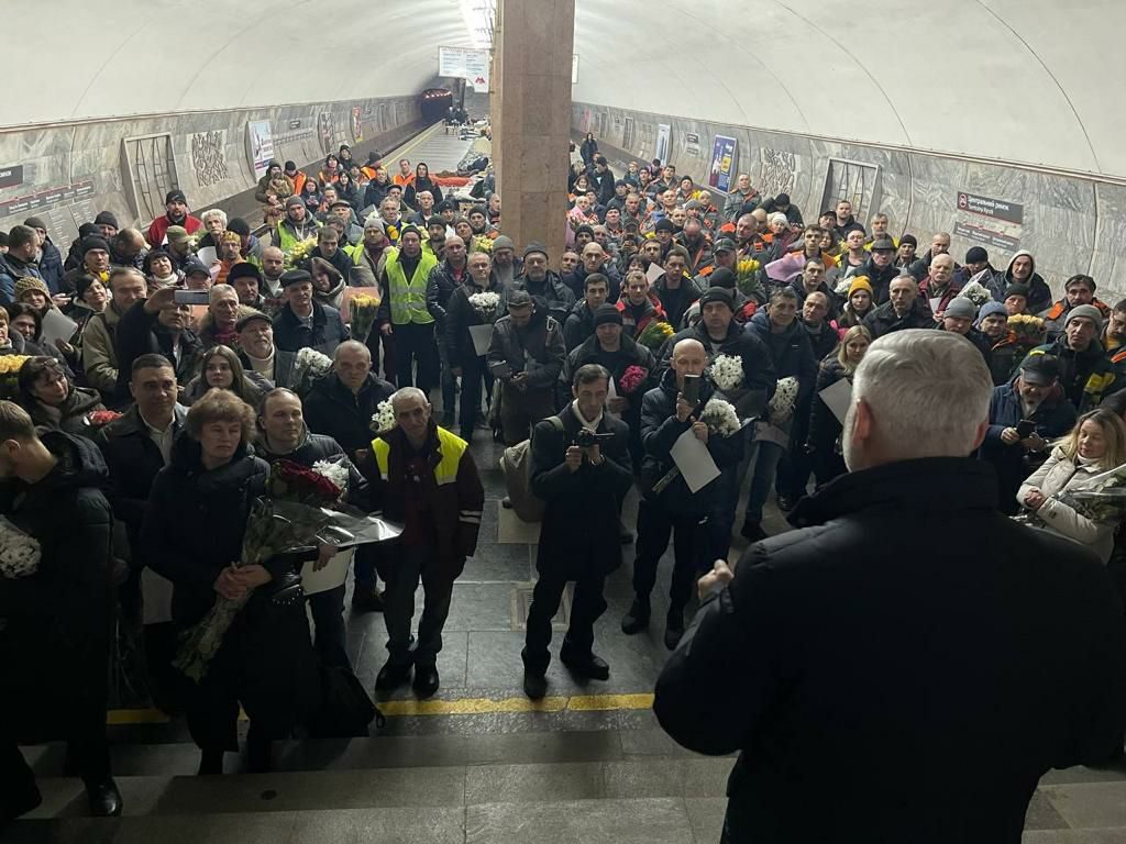 «Обворовала вас Российская Федерация» — Терехов пообщался с жителями метро Харькова