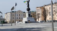 Памятник Независимости Украины в Харькове защищают от обстрелов (фото)