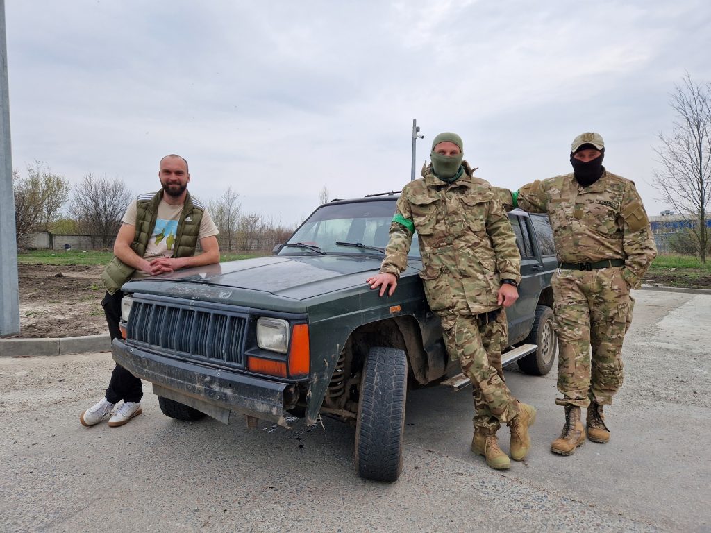Харьковские «перекупы» снабжают машинами украинскую армию