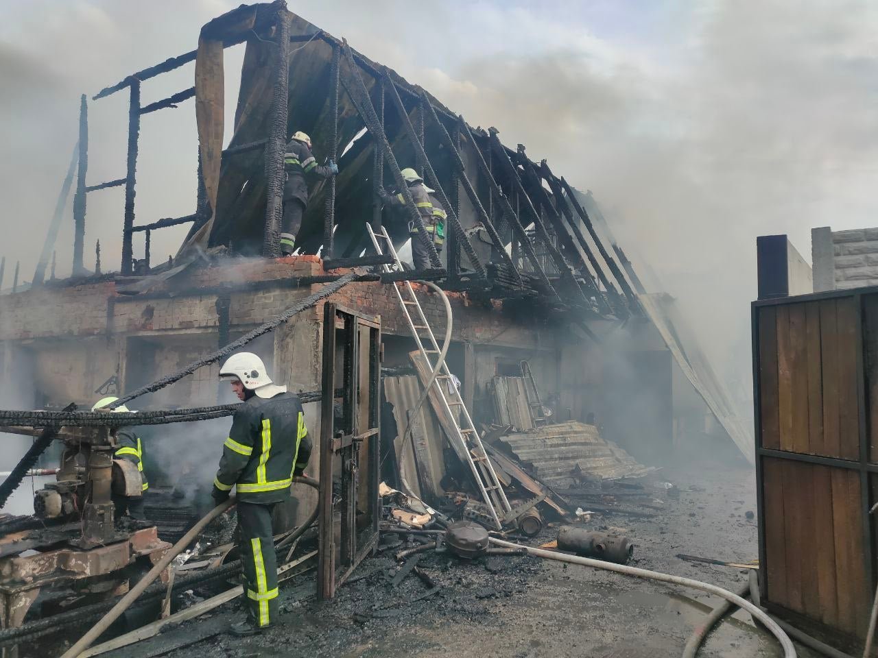 На Харьковщине увеличилось количество пожаров и погибших из-за обстрелов