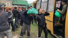В Первомайском переселенцам предлагают отрабатывать «гуманитарку» на общественных работах (видео)