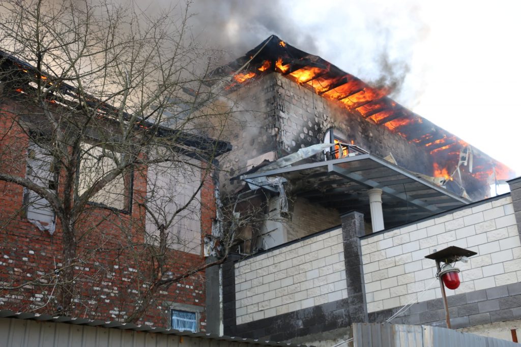 В центре Харькова произошел масштабный пожар в частном секторе (фото)
