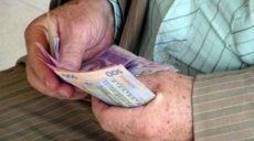 Пенсионерам, которым невозможно доставить пенсию по месту жительства, зачислят ее на счета в банке