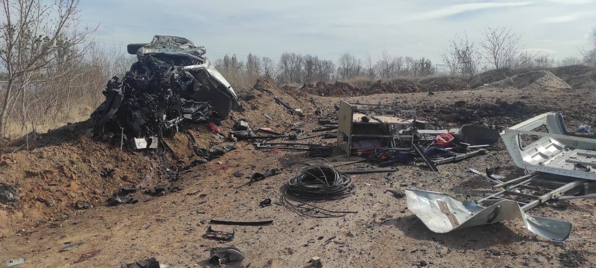 Сотрудники «Харьковоблэнерго» на служебном автомобиле подорвались на мине, ранены два человека (фото)