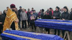 В селе на Харьковщине похоронили земляков, расстрелянных оккупантами в Рогани