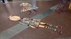 Арт-студия презентовала выставку о современных героях Украины, которую дети создали в метро Харькова (фото)