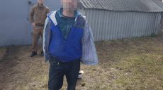 В Дергачах вор после неудачной попытки украсть в магазине коньяк угрожал покупателям гранатой (фото)