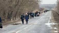 Оккупанты не пропускают в Боровую «гуманитарку», а забирают ее себе