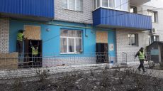 Коммунальщики подсчитали количество разбитых окон и пробитых крыш в домах Харькова с начала войны