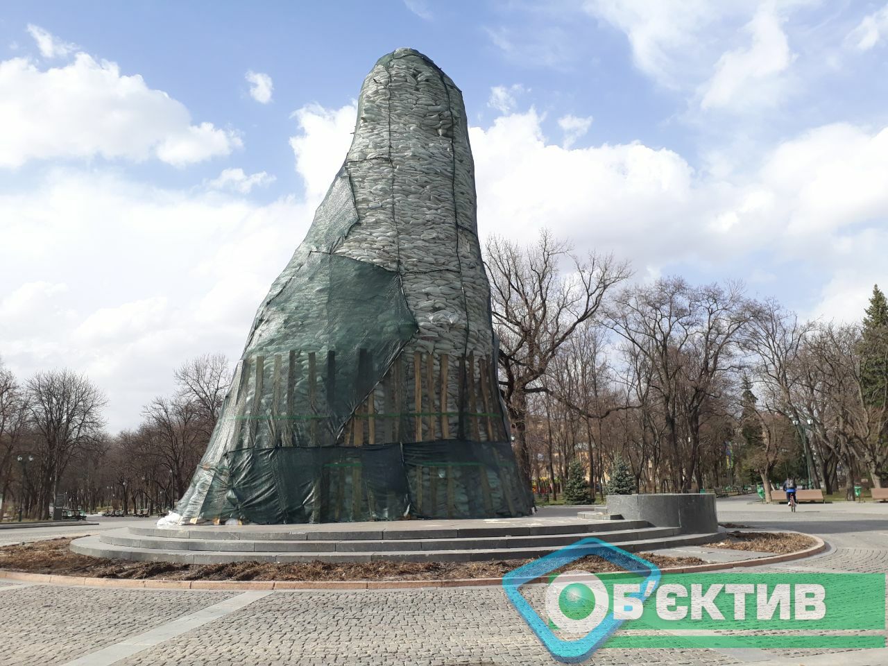 Памятник Шевченко в Харькове спрятали