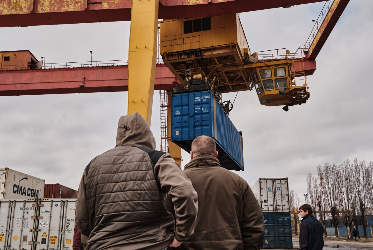 Харьковщина получила 35 вагонов гуманитарной помощи от Польши